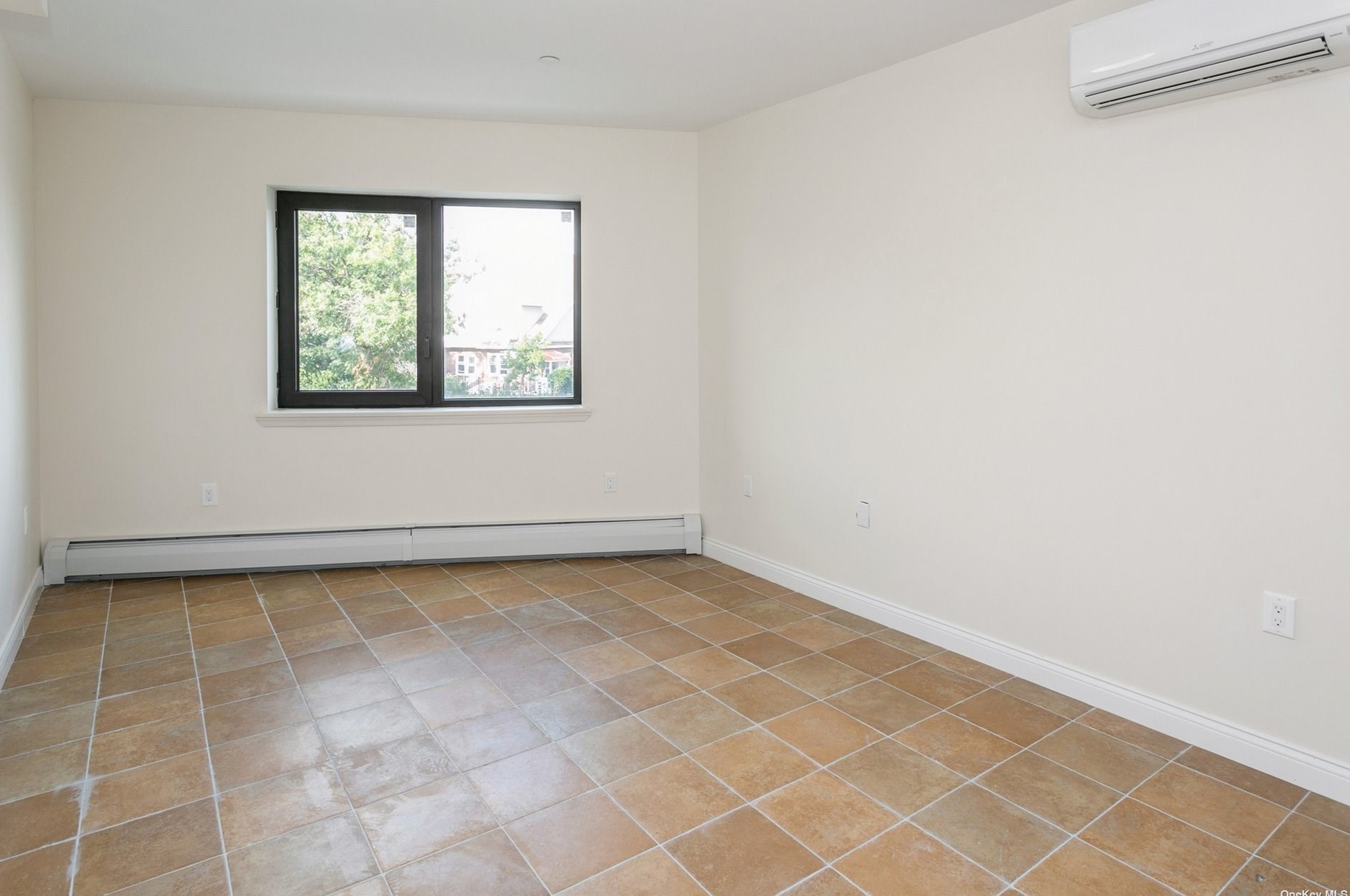 106-02 Astoria Blvd #2nd Fl, Flushing, NY 11369