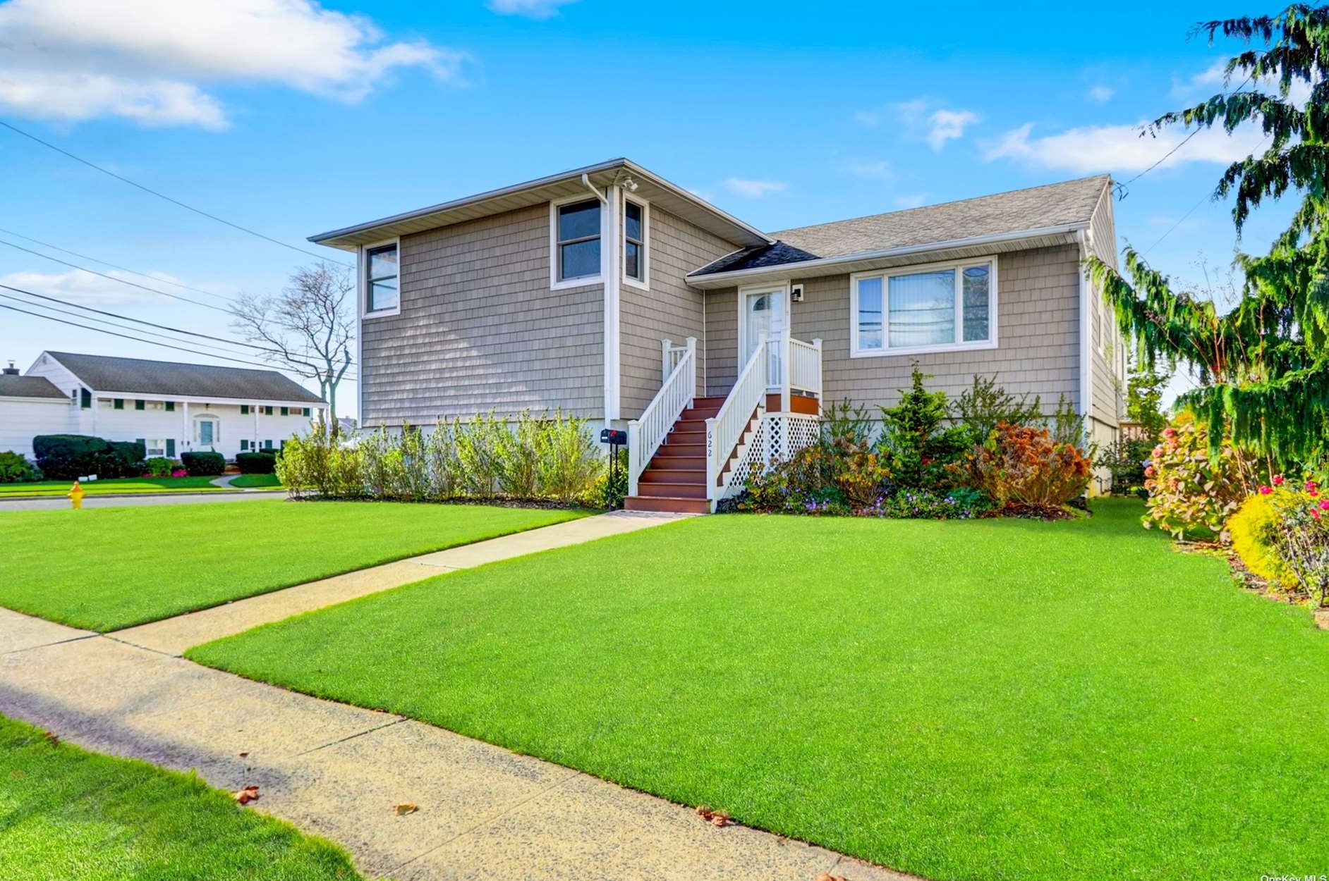 622 Main St, Freeport, NY 11520-5718