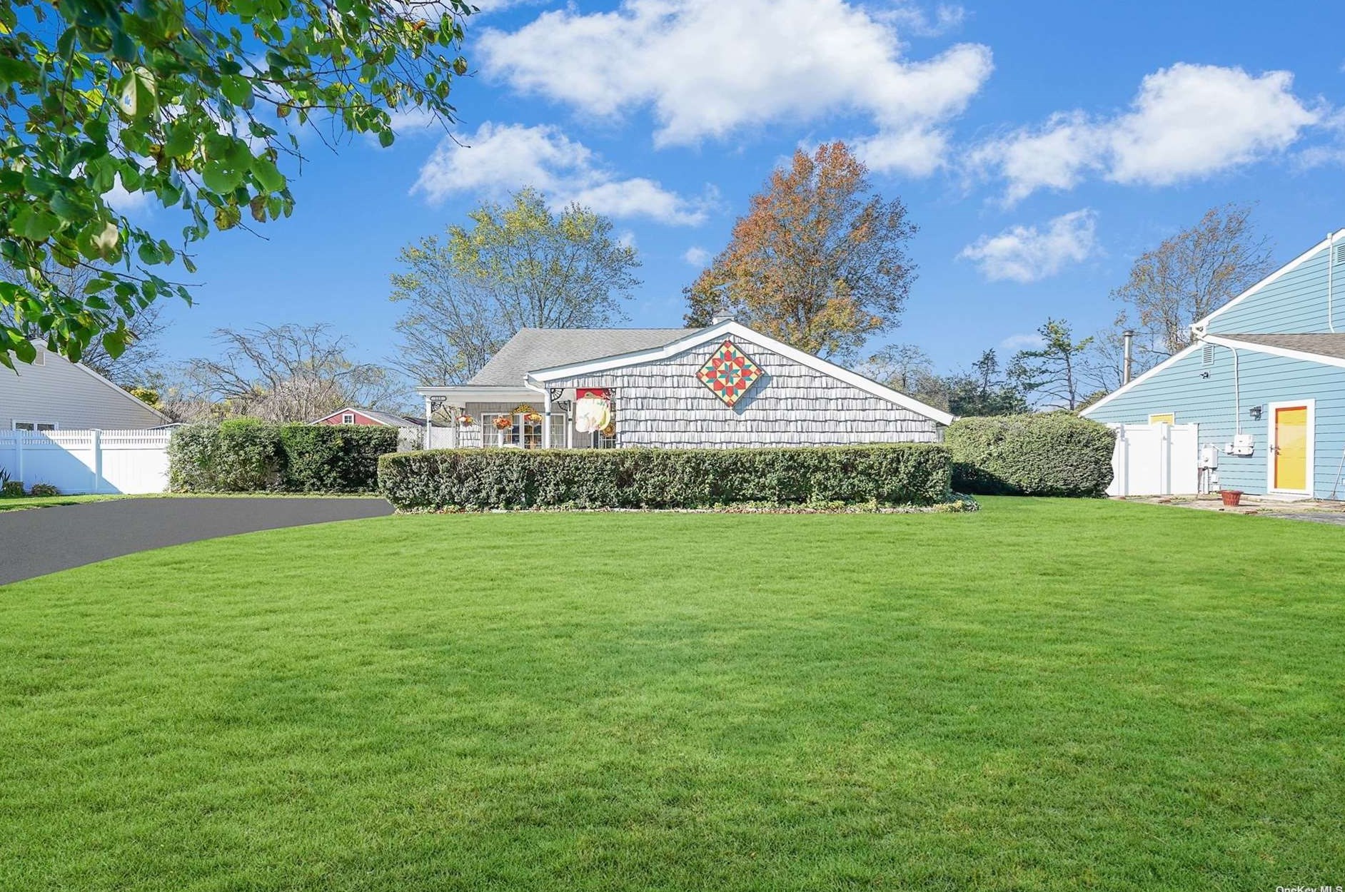 125 Tarpon Ave, Gordon Heights, NY 11763-4427