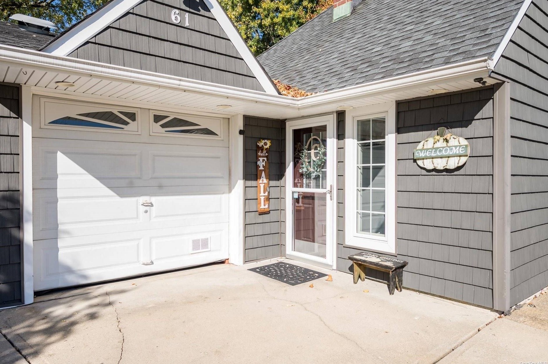 61 Swing Ln, Plainedge, NY 11756-4428