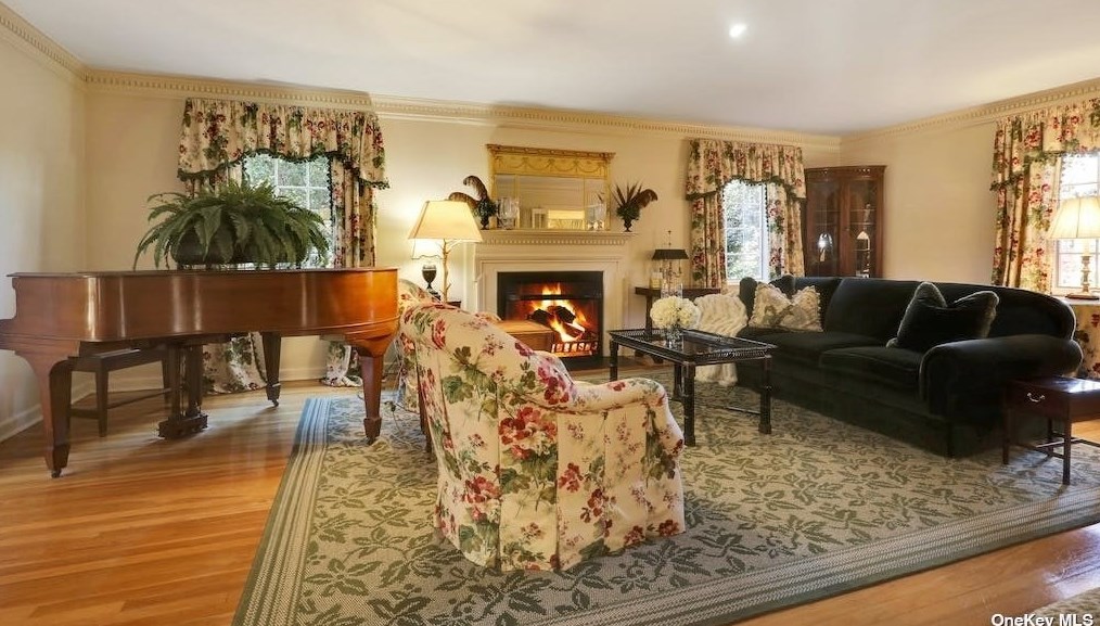 272 Chapel Rd, North Hills NY  11030-3726 exterior