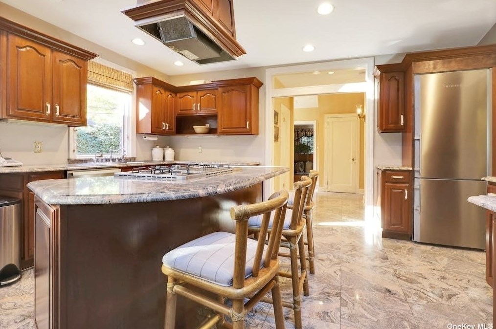 272 Chapel Rd, North Hills NY  11030-3726 exterior