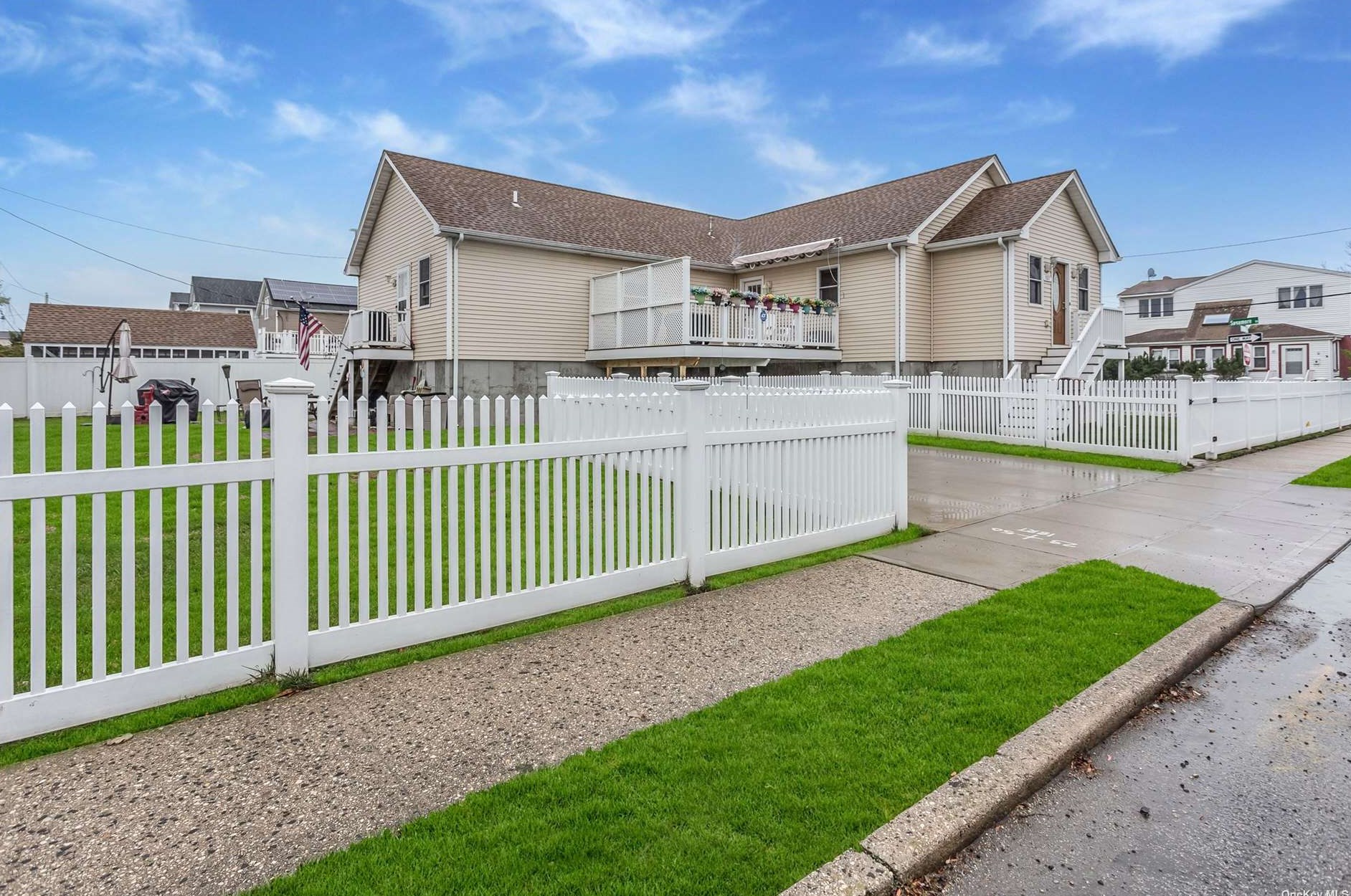 157 Suffolk Rd, Barnum Island, NY 11558-1462