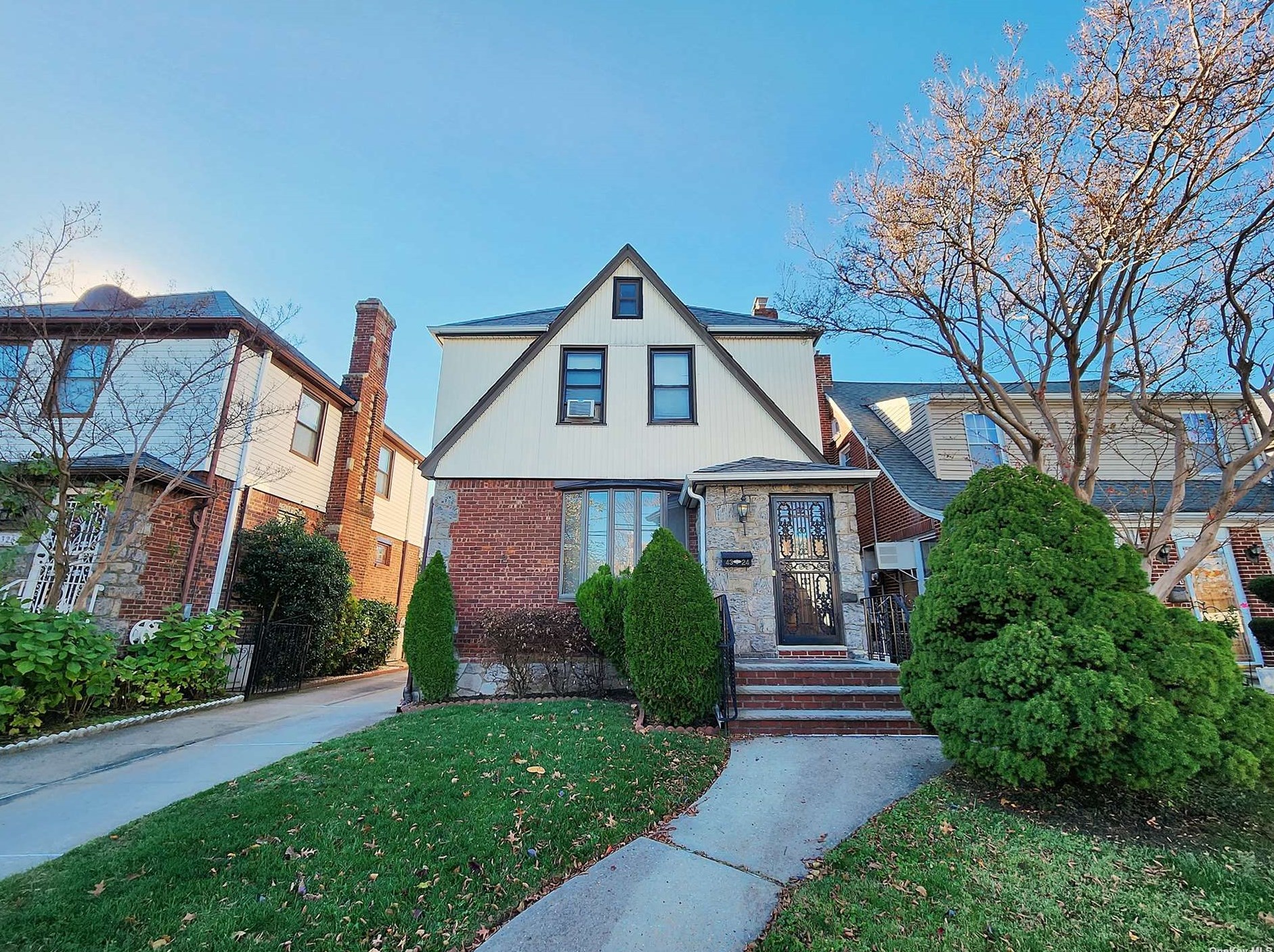 43-24 189th St, Flushing, NY 11358-2812