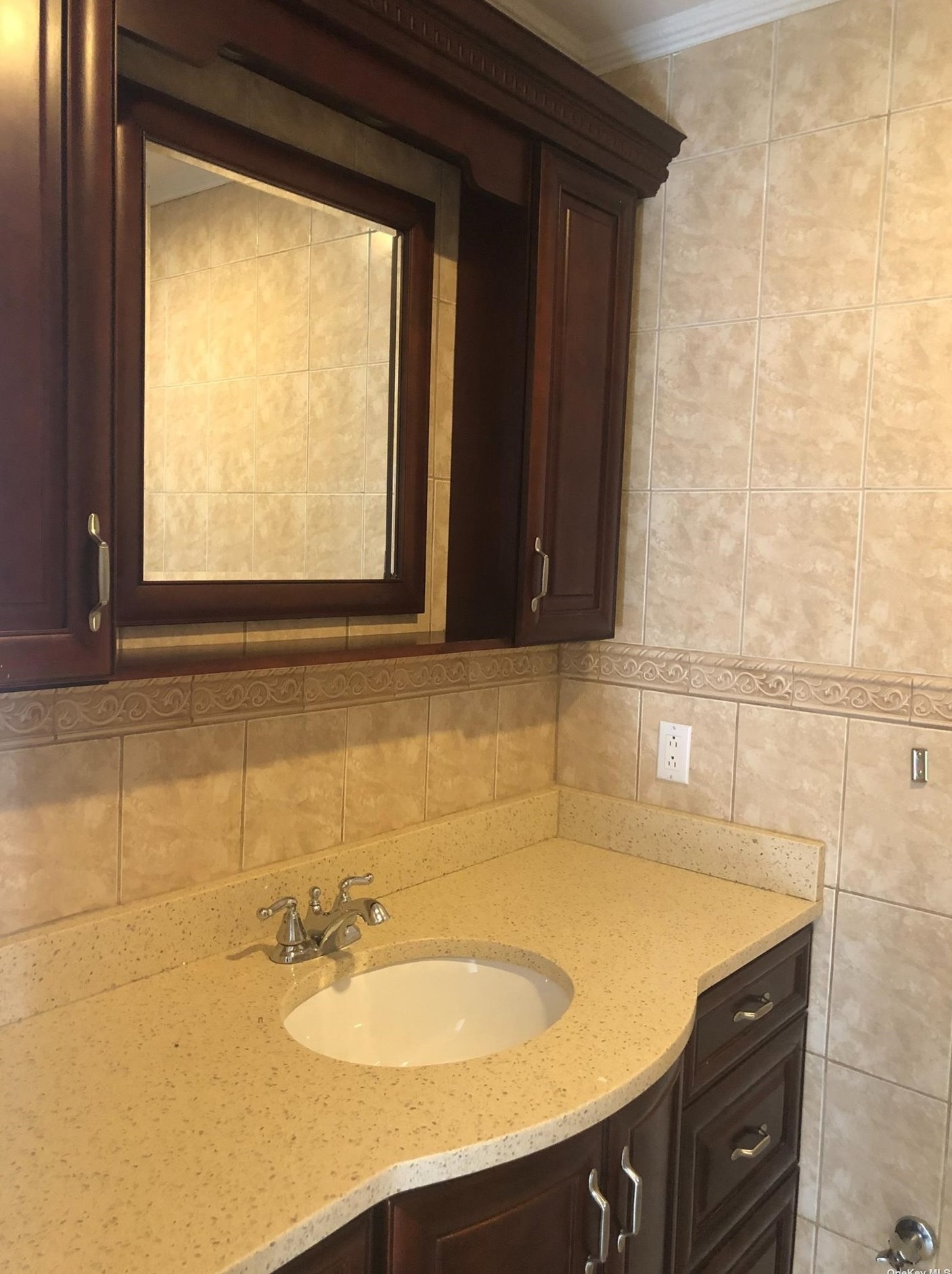 1568 208th Pl #2nd Fl, Flushing, NY 11360