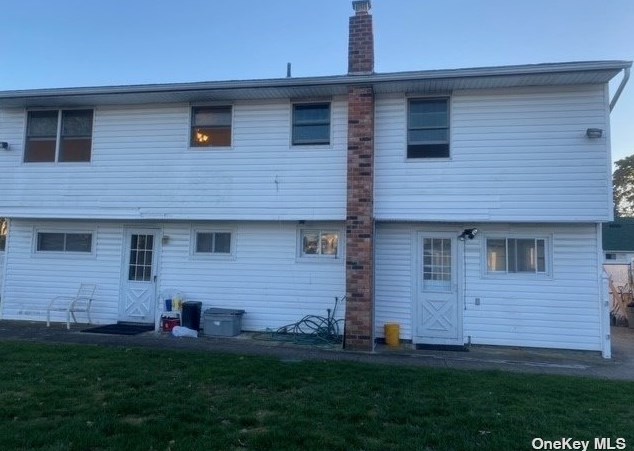 59 34th St, Copiague, NY 11726