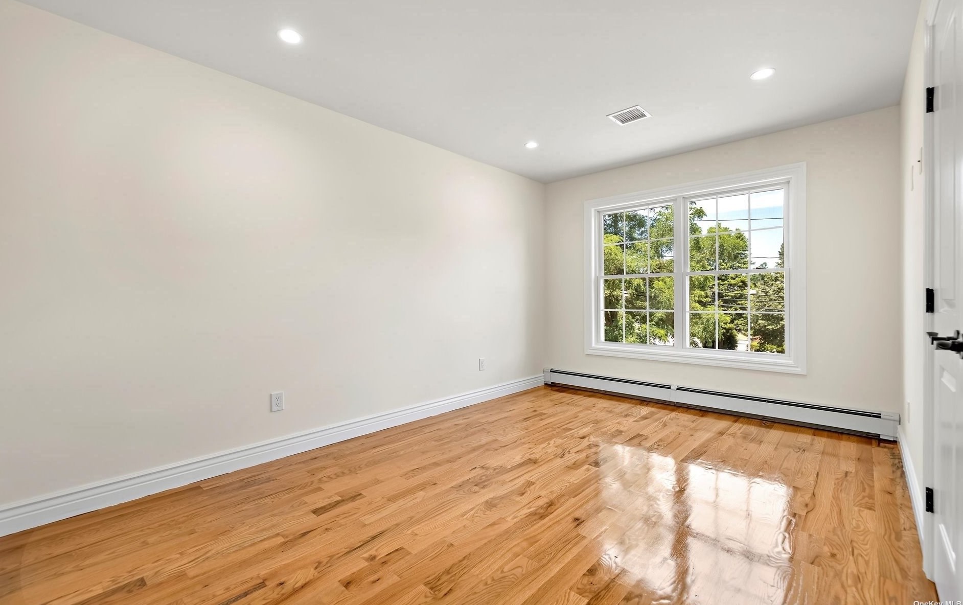 2003 Murray Hill St, Floral Park, NY 11003