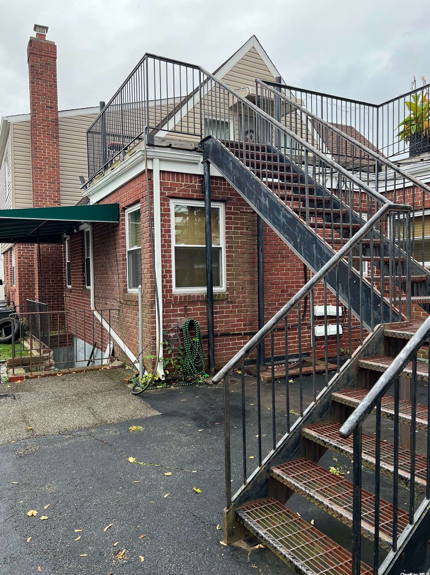 251-15 Union Tpke, Jamaica, NY 11426