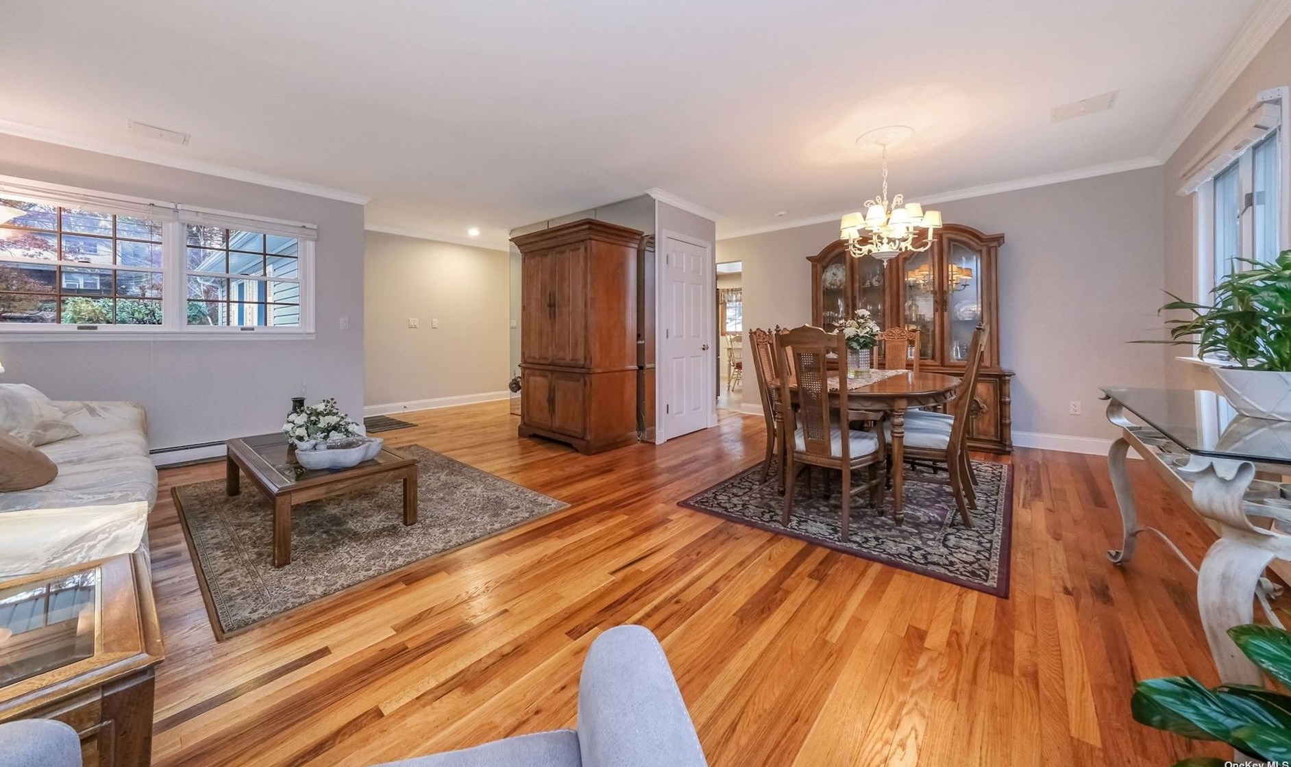 40 Calvert Ave, Hauppauge NY 11779-5917 exterior