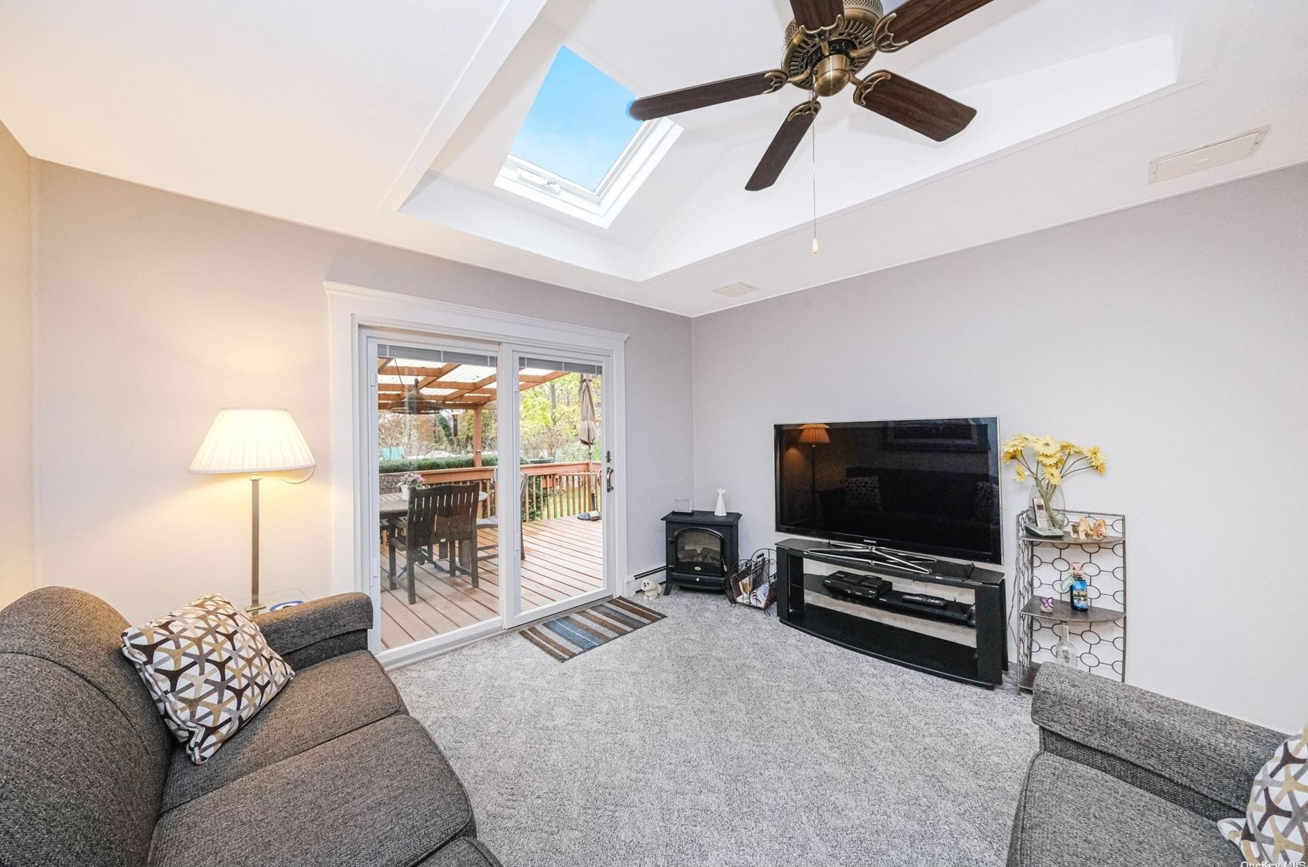 40 Calvert Ave, Hauppauge NY 11779-5917 exterior