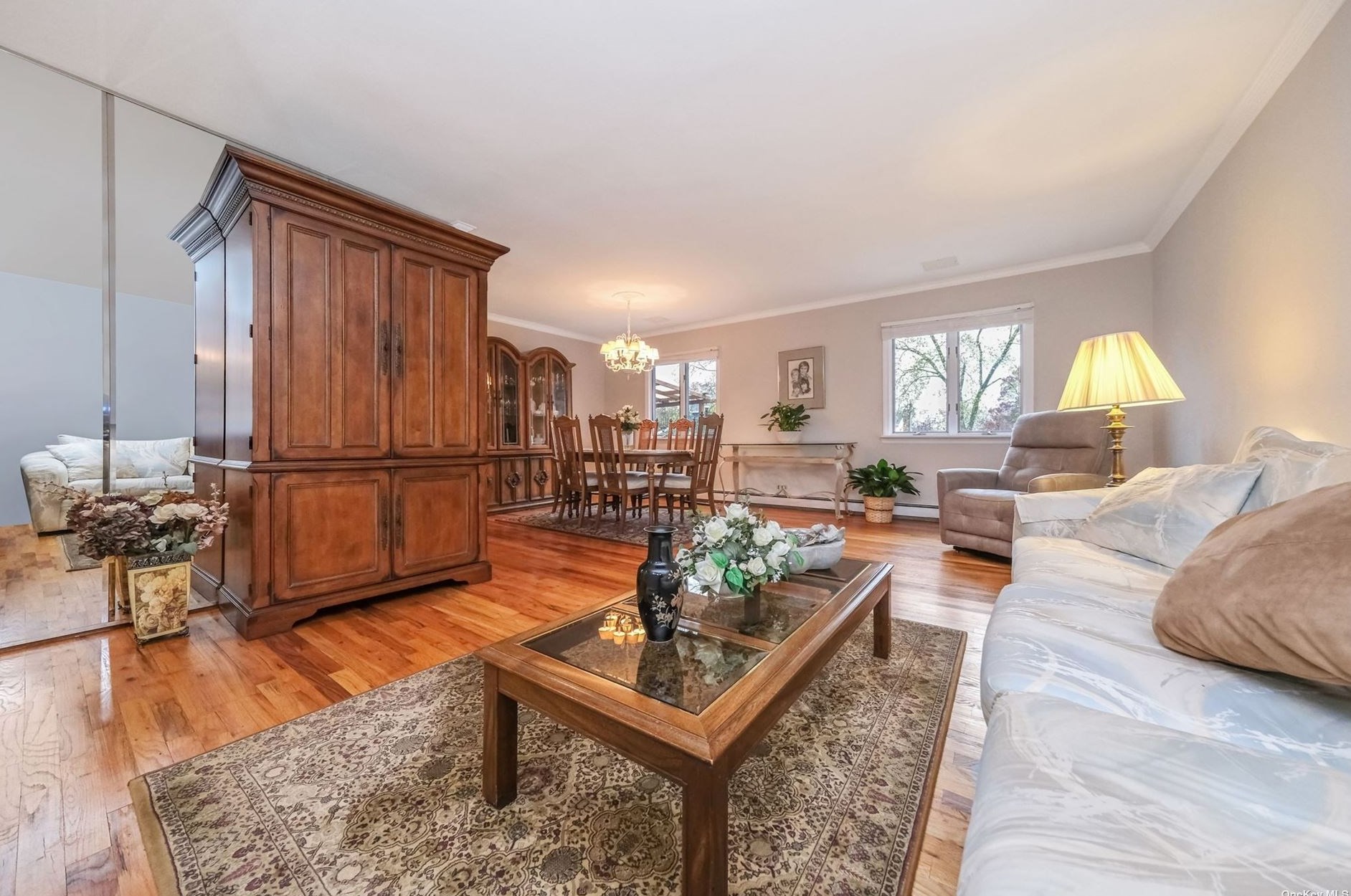 40 Calvert Ave, Hauppauge NY 11779-5917 exterior