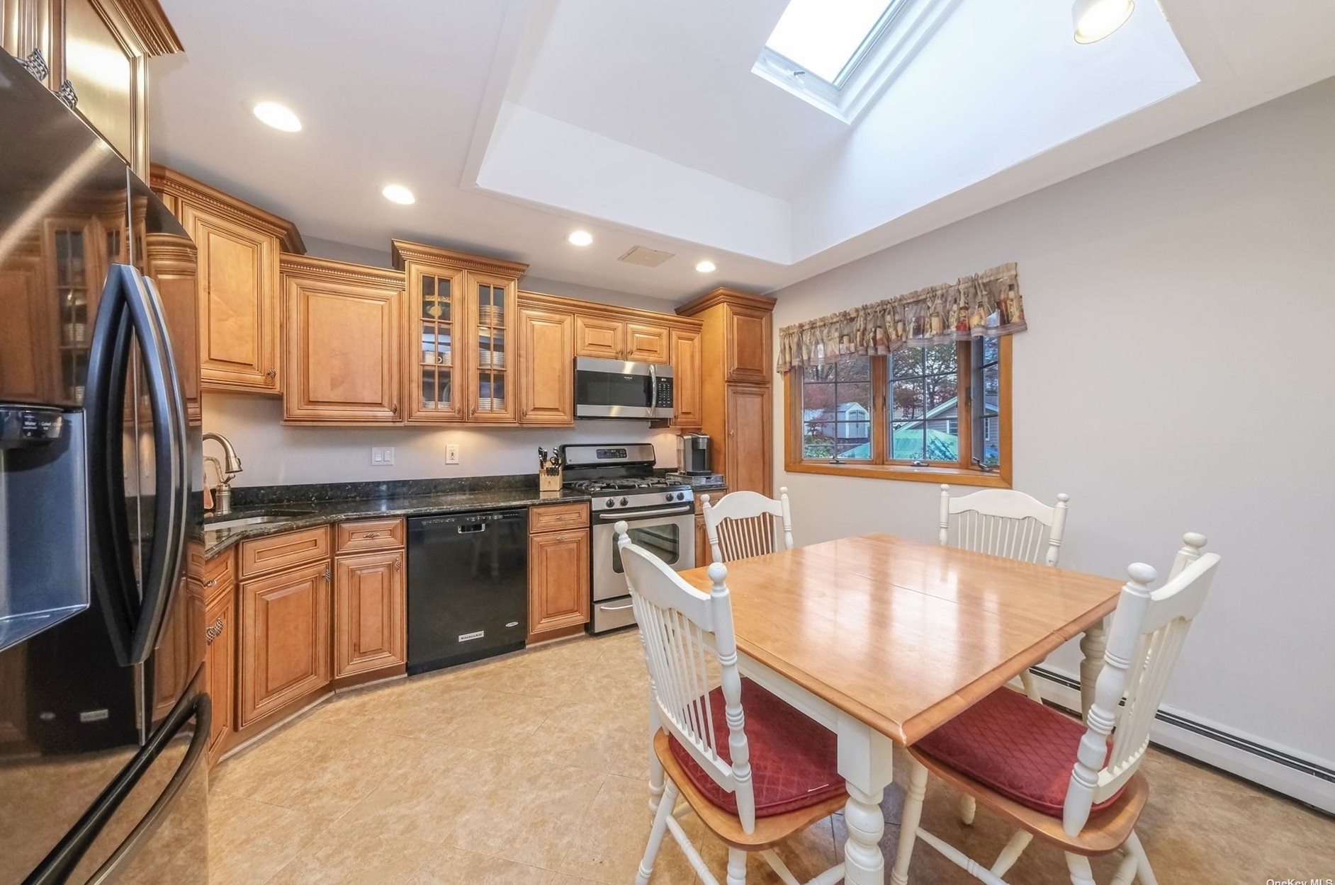 40 Calvert Ave, Hauppauge NY 11779-5917 exterior