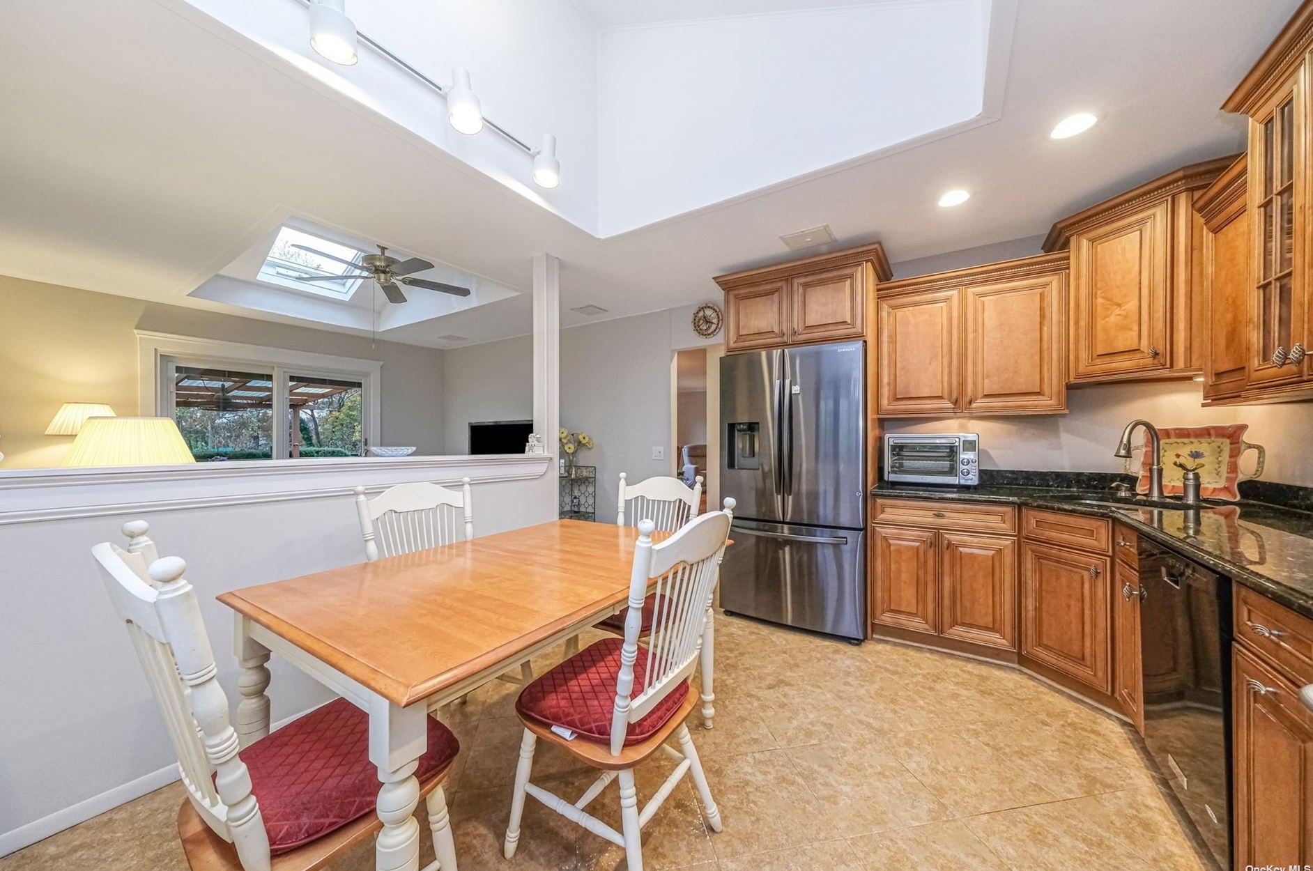 40 Calvert Ave, Hauppauge NY 11779-5917 exterior