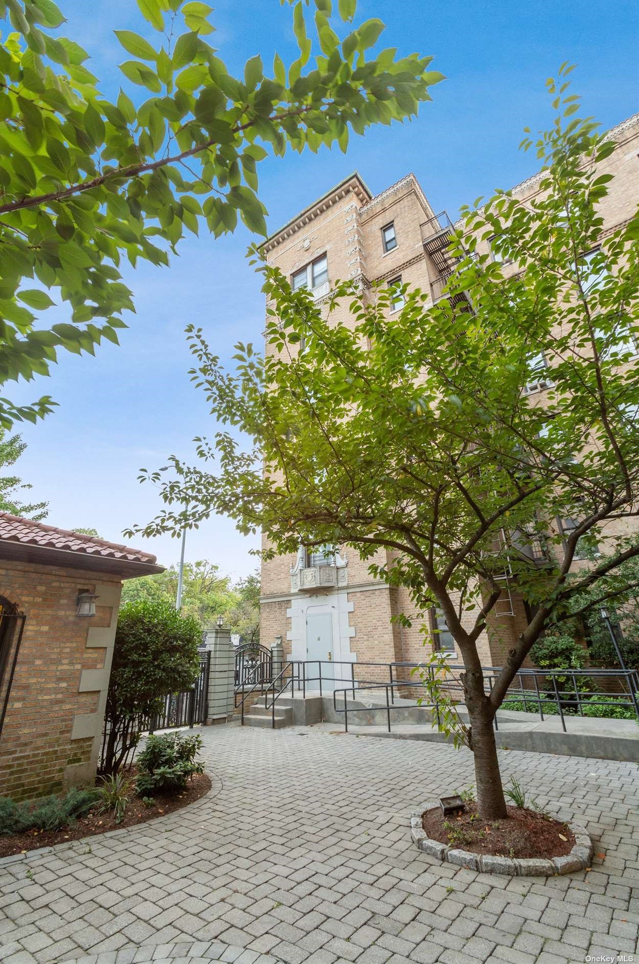 14809 Northern Blvd, Flushing NY  11354-4346 exterior