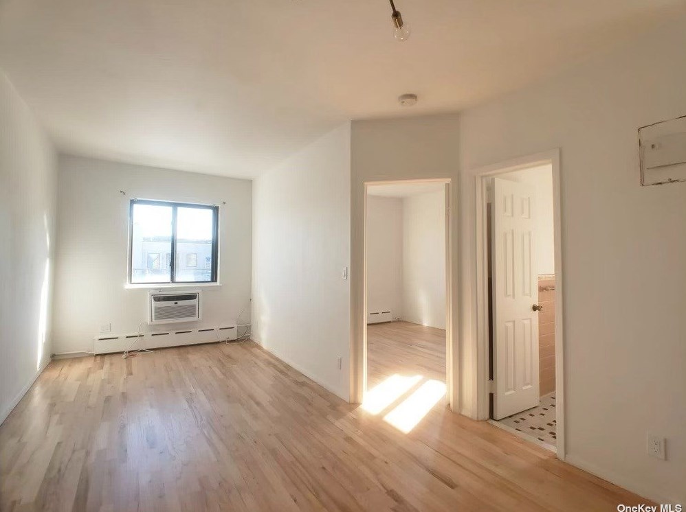 22-49 37th St, Long Island City, NY 11105