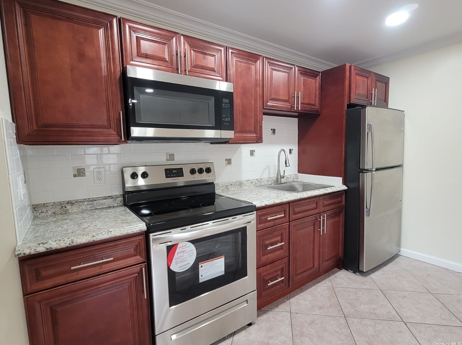 2560 Hyacinth St, Westbury, NY 11590
