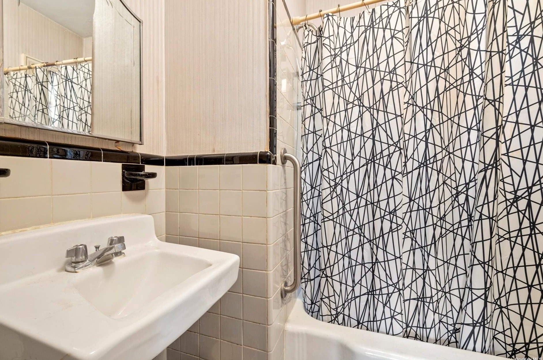 266 Beech St, East Atlantic Beach NY  11561-4225 exterior