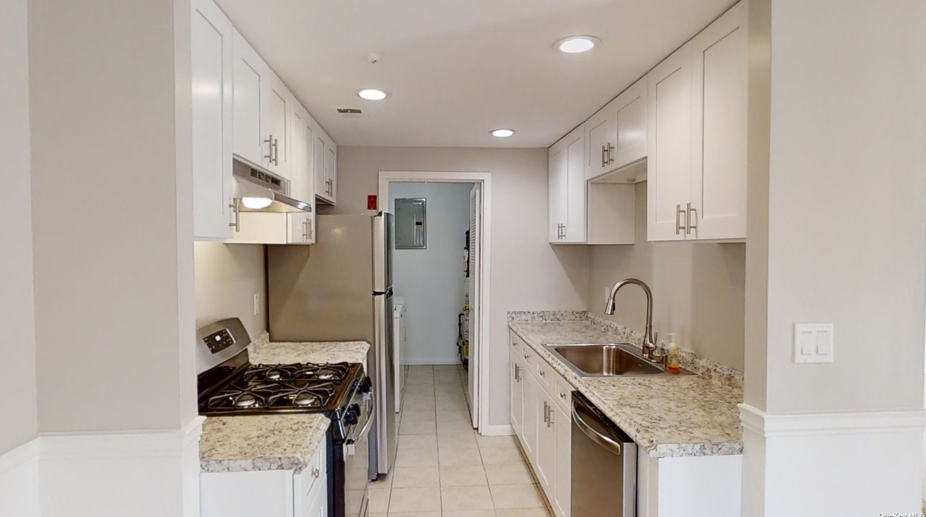 474 Daryl Dr, Gordon Heights, NY 11763-1227