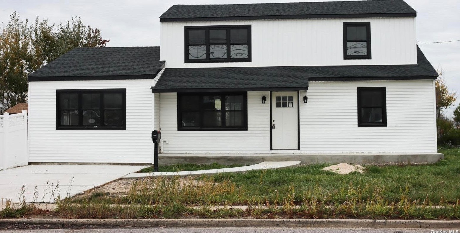 183 W Lido Promenade, North Lindenhurst, NY 11757