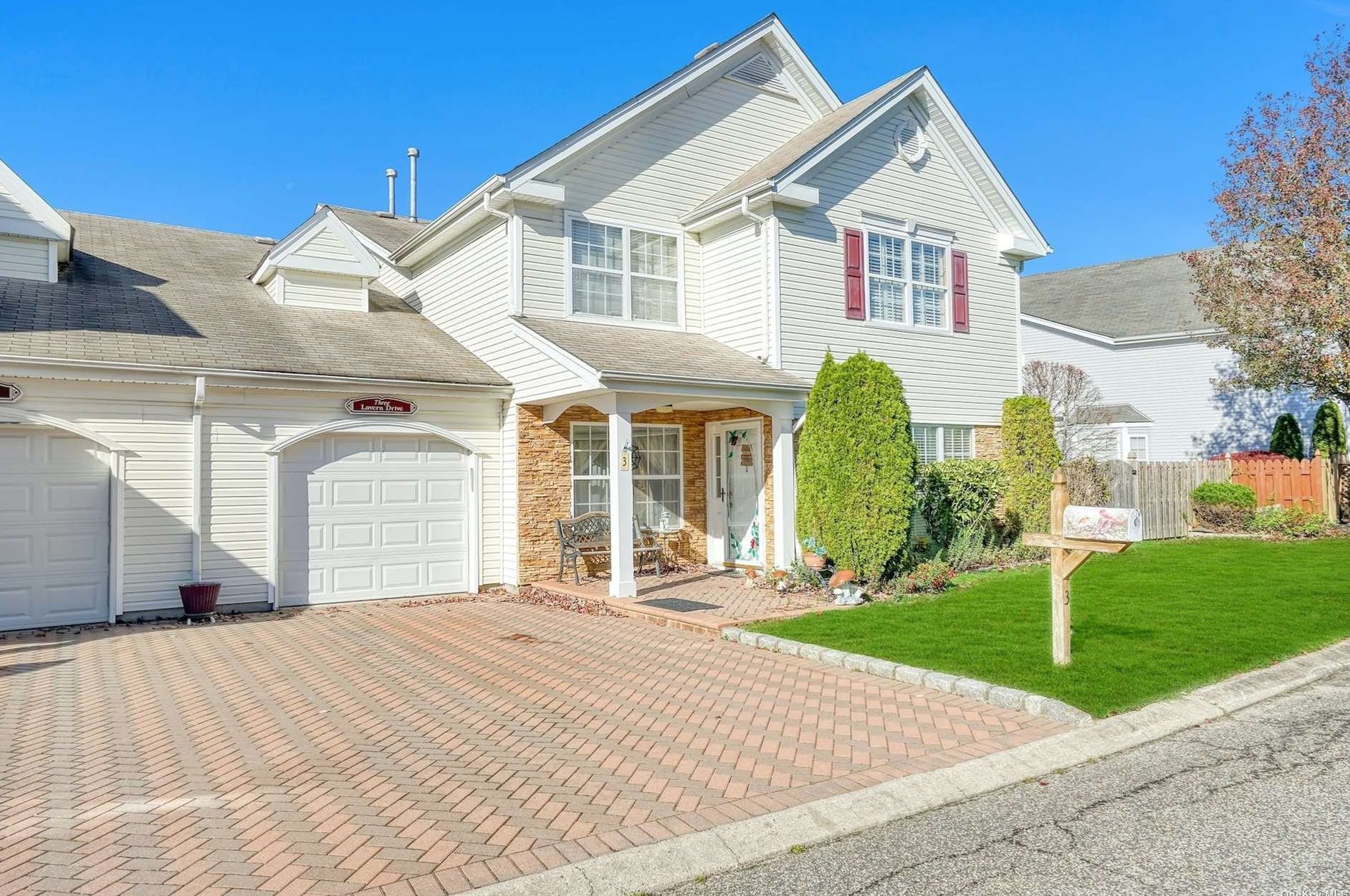 3 Lavern Dr, Middle Island, NY 11953-3025