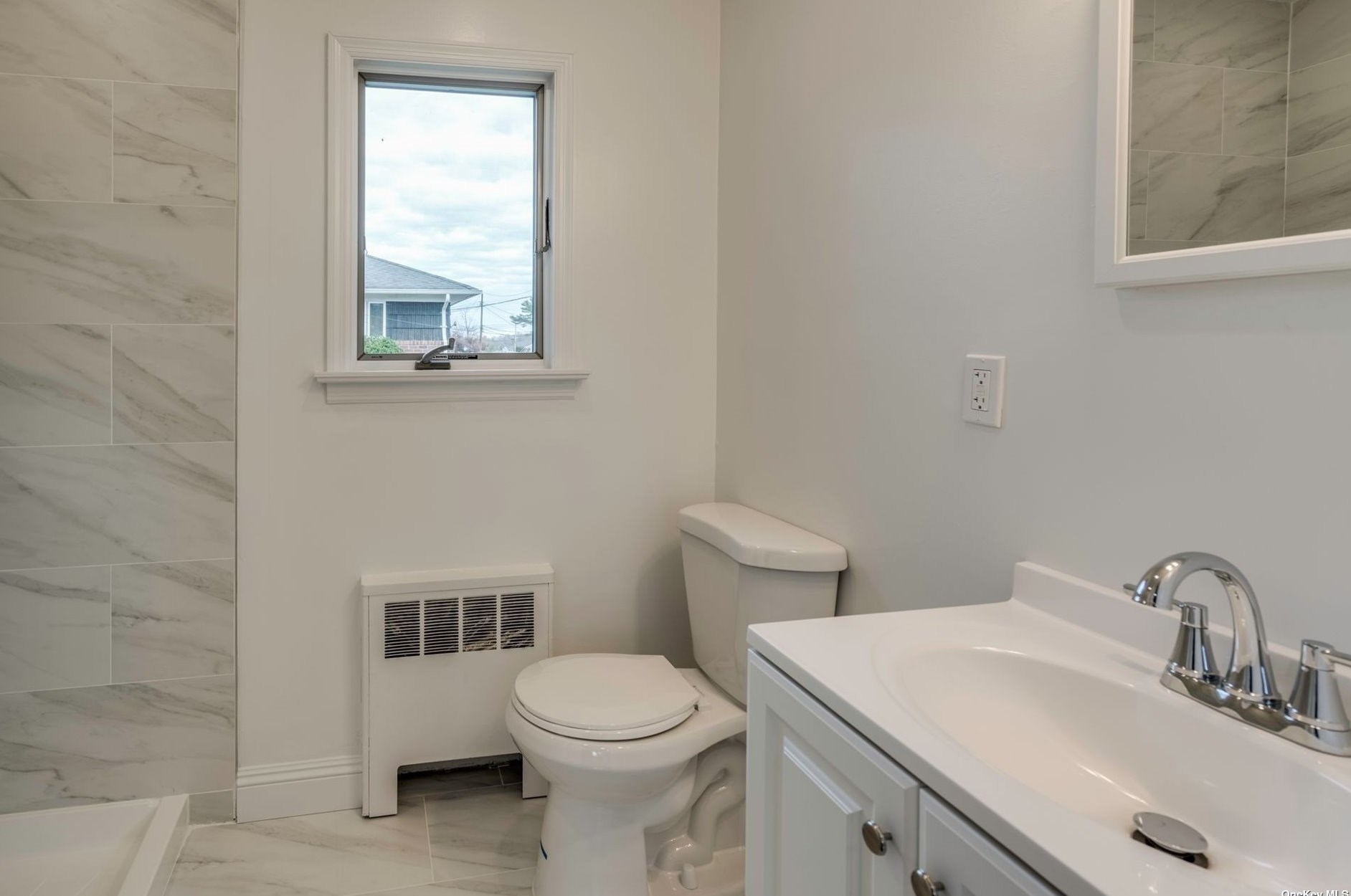 3 Driftwood Dr, Glen Cove NY  11542-1607 exterior