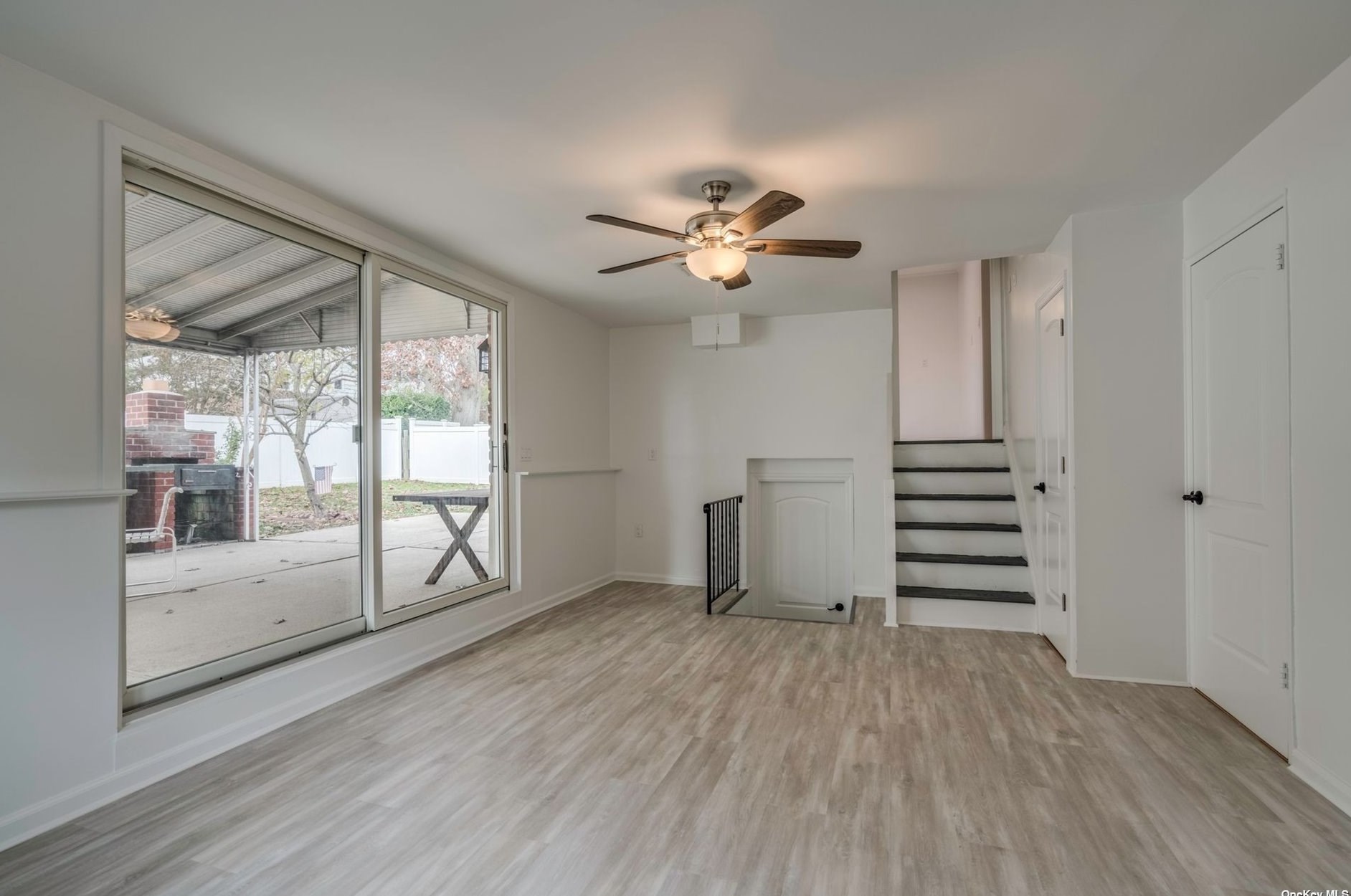 3 Driftwood Dr, Glen Cove NY  11542-1607 exterior