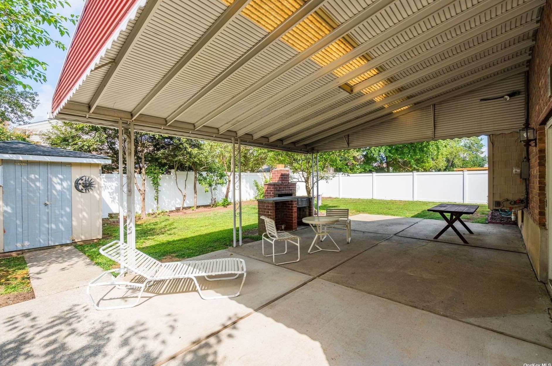 3 Driftwood Dr, Glen Cove NY  11542-1607 exterior