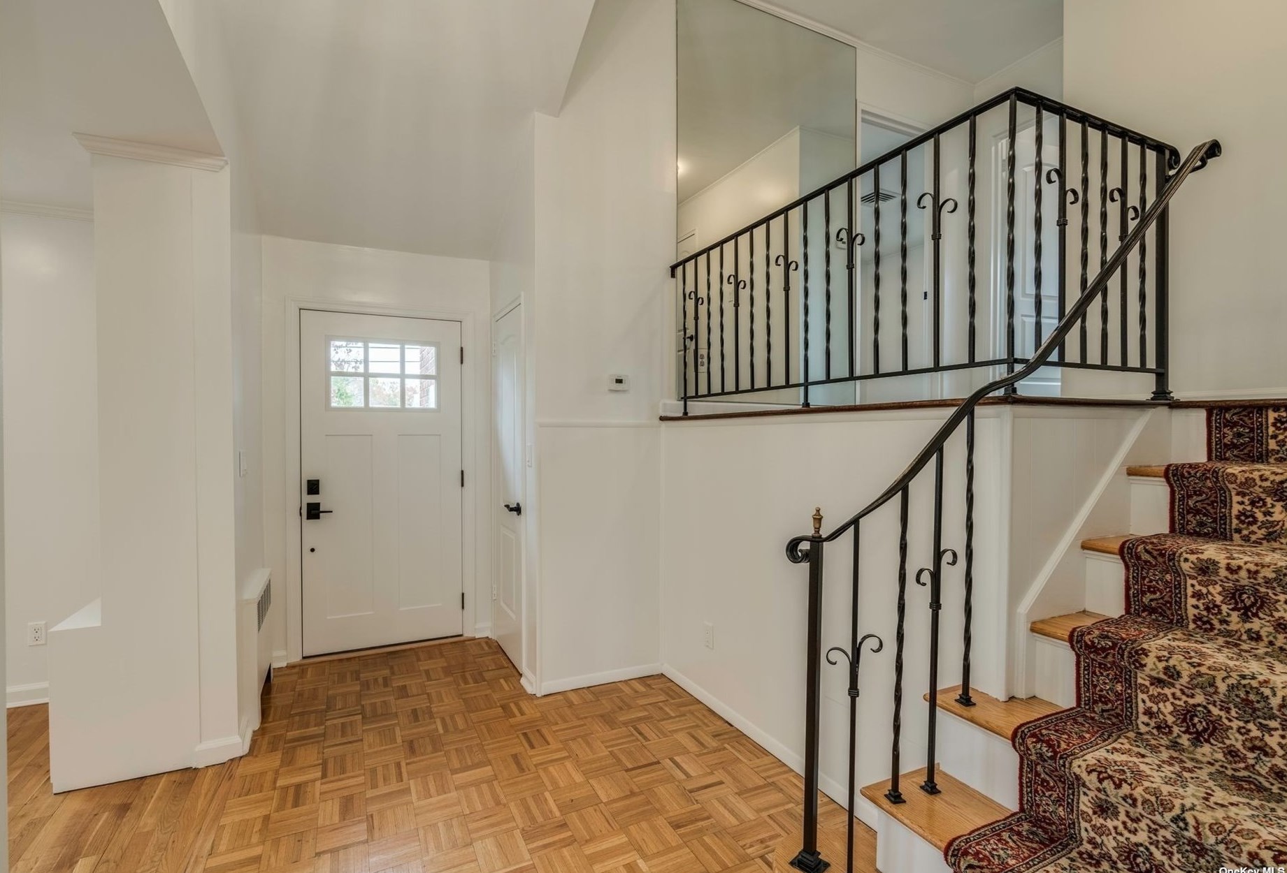 3 Driftwood Dr, Glen Cove NY  11542-1607 exterior