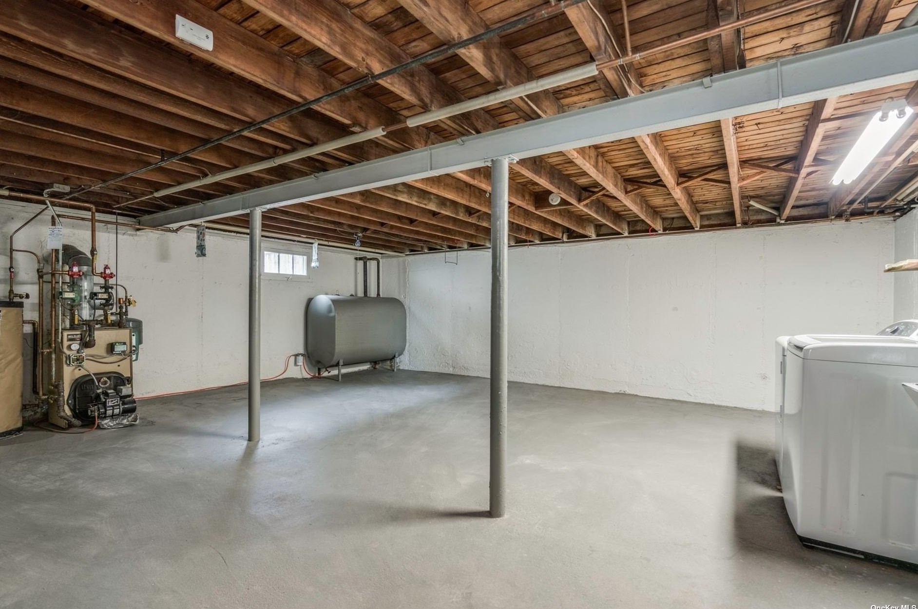 3 Driftwood Dr, Glen Cove NY  11542-1607 exterior