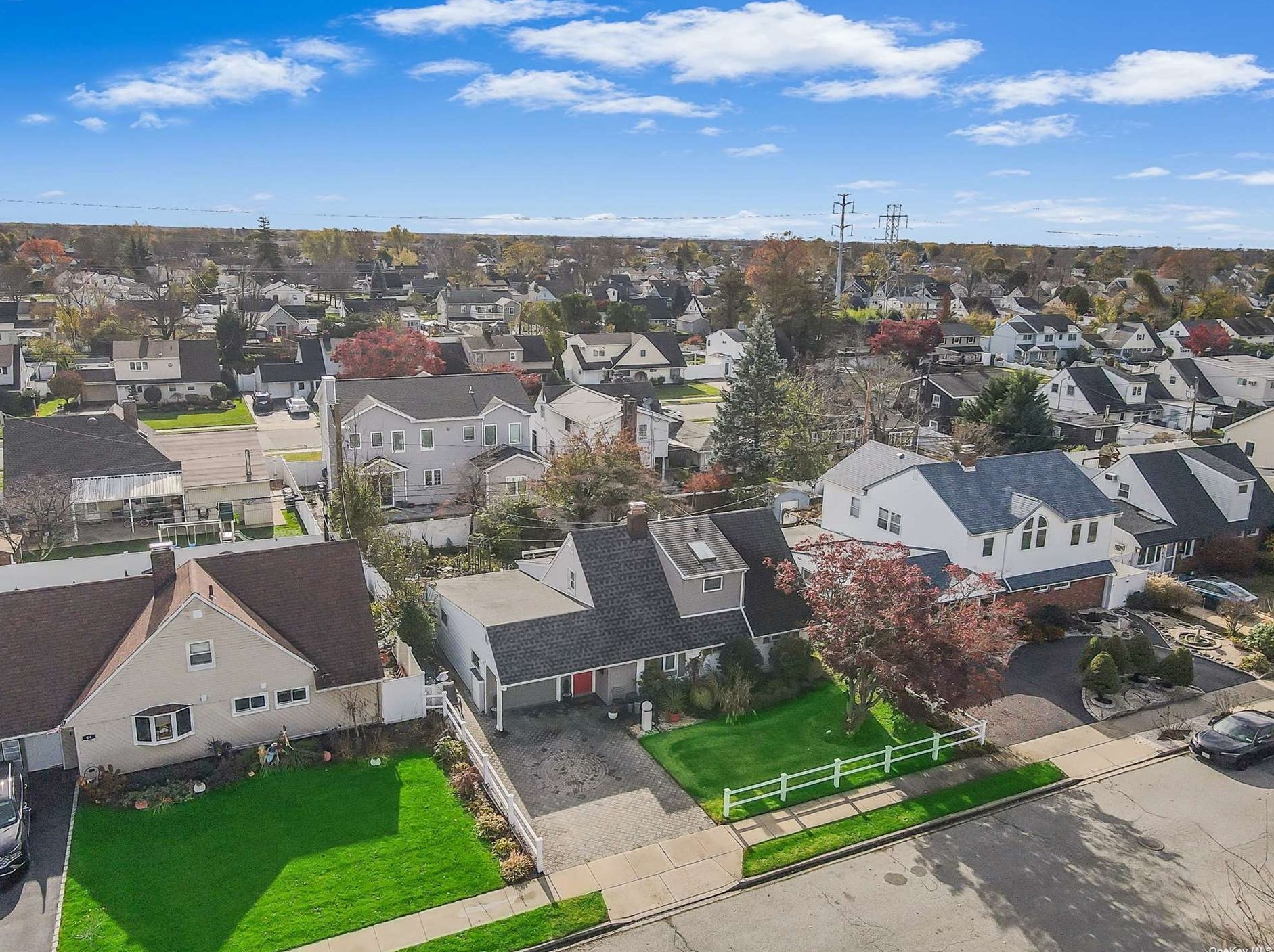 20 Compass Ln, Plainedge, NY 11756-4303