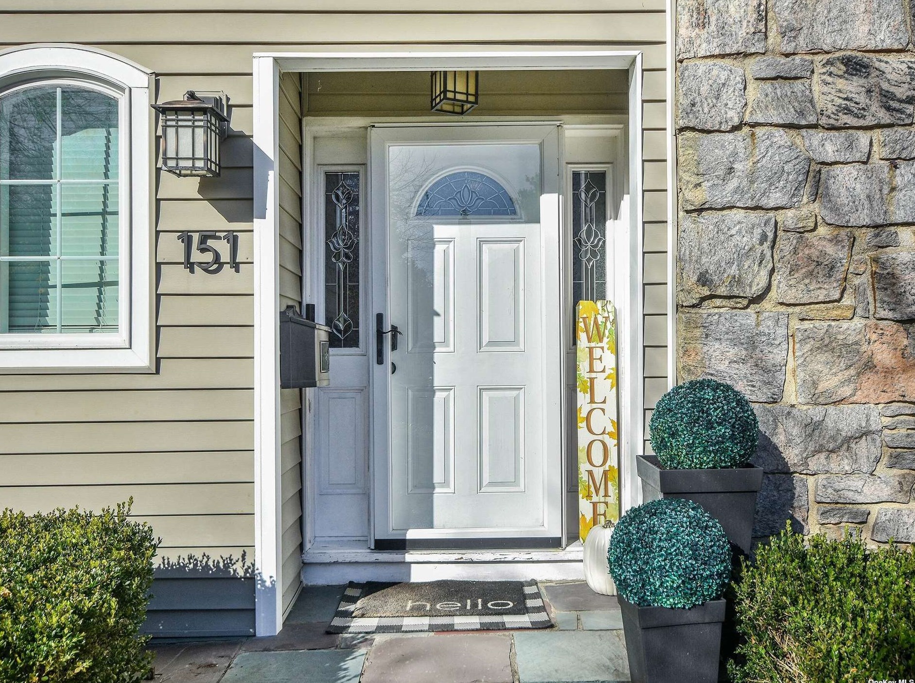 151 Bourndale Rd, North Hills, NY 11030-1963