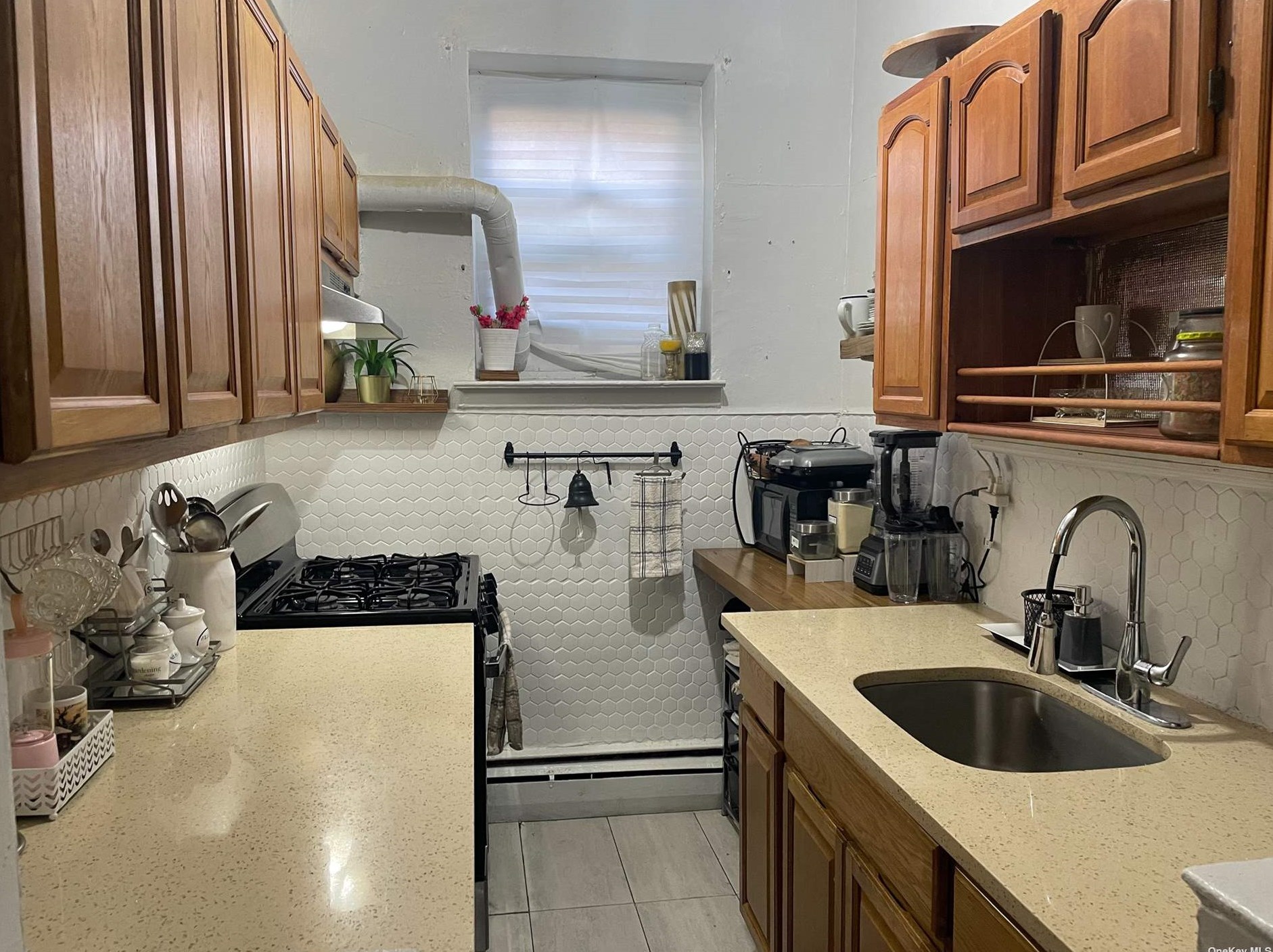 5525 98th Pl, Flushing NY  11368-3005 exterior