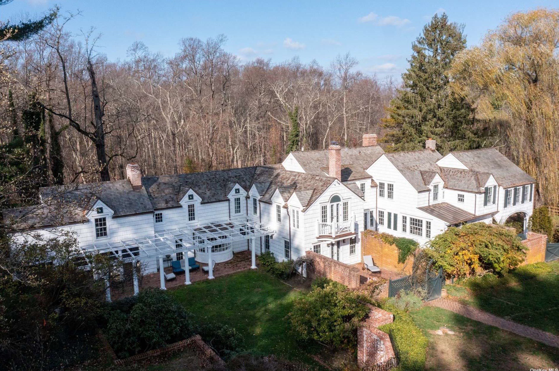 16 Frost Mill Rd, Mill Neck, NY 11765