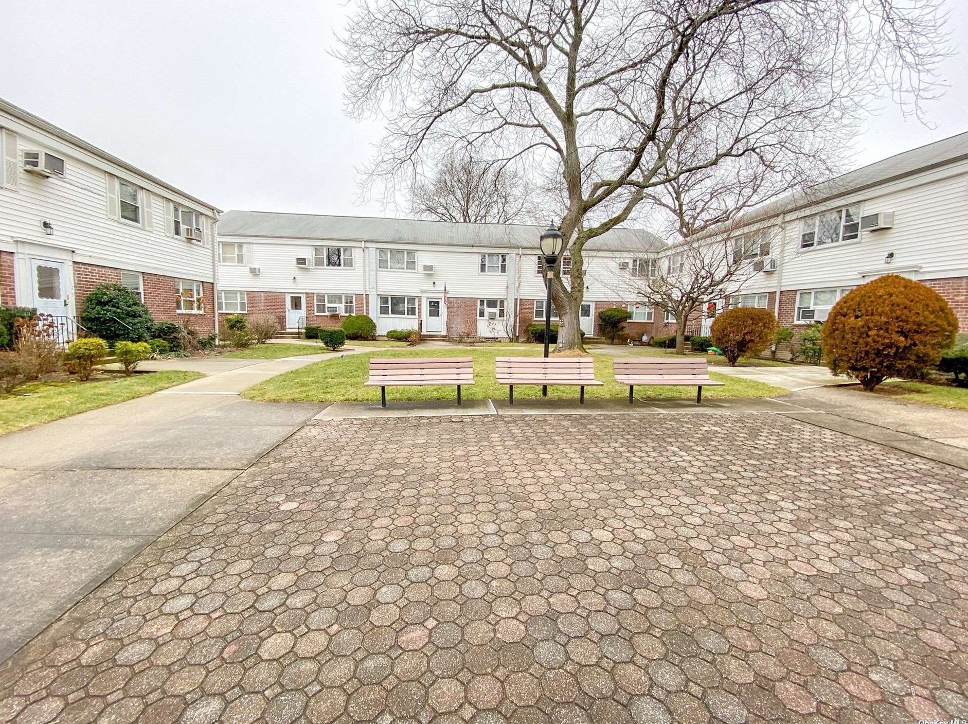 21223 16th Ave, Flushing, NY 11360-1524