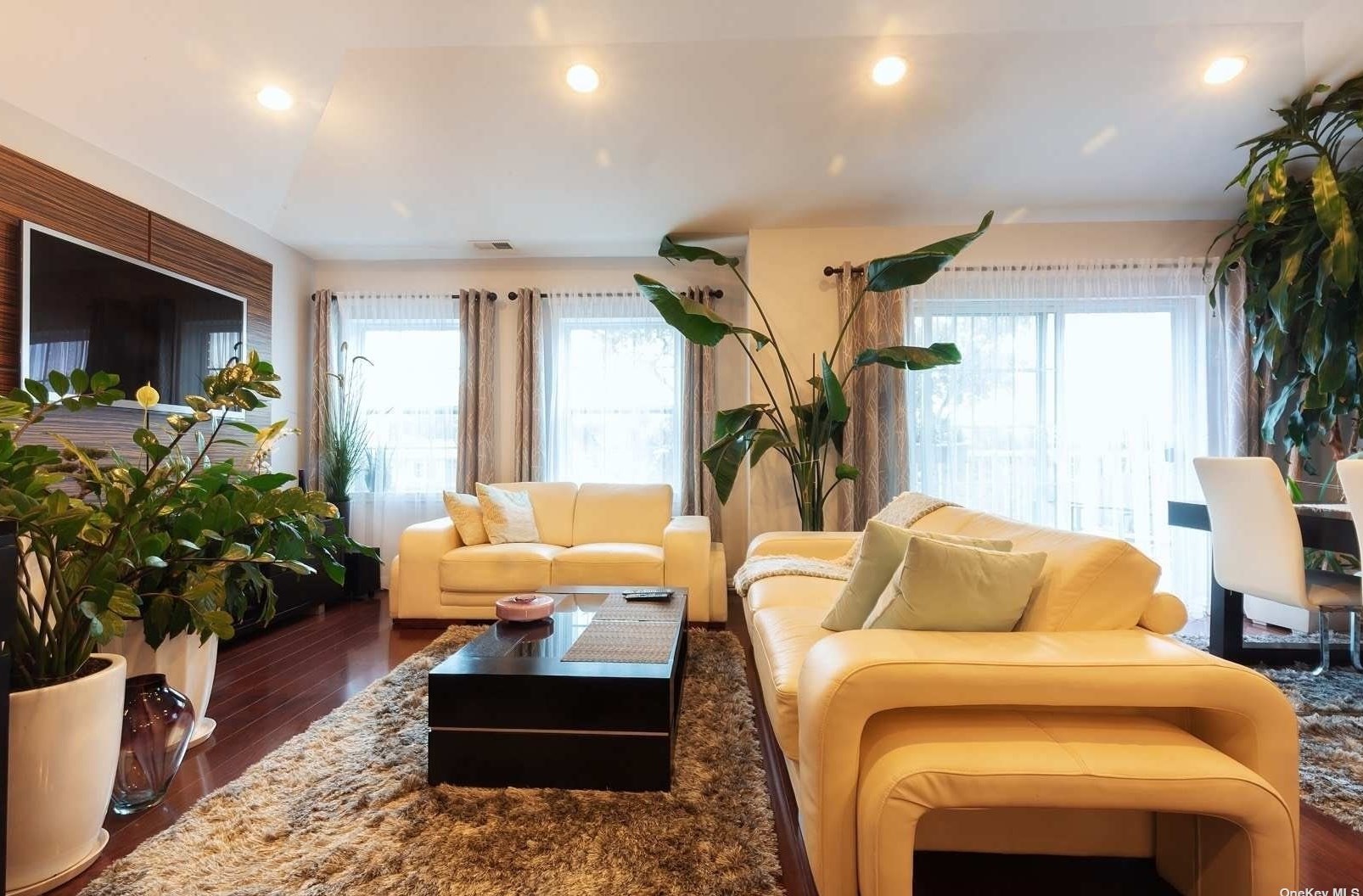 12305 Lax Ave, Flushing, NY 11356-1166