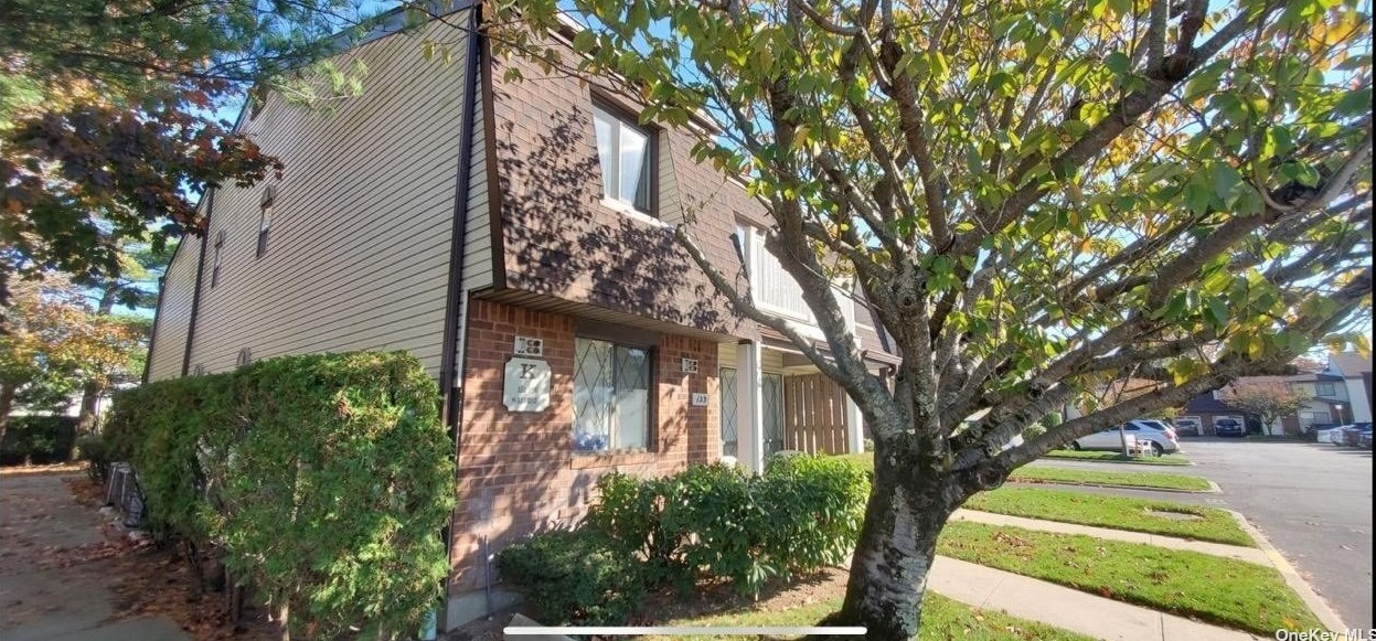 153 Cambridge Dr #153, Copiague, NY 11726