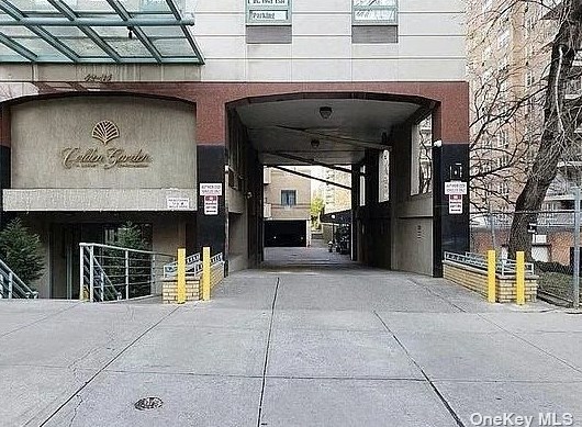 4231 Colden St Apt R1a, Flushing, NY