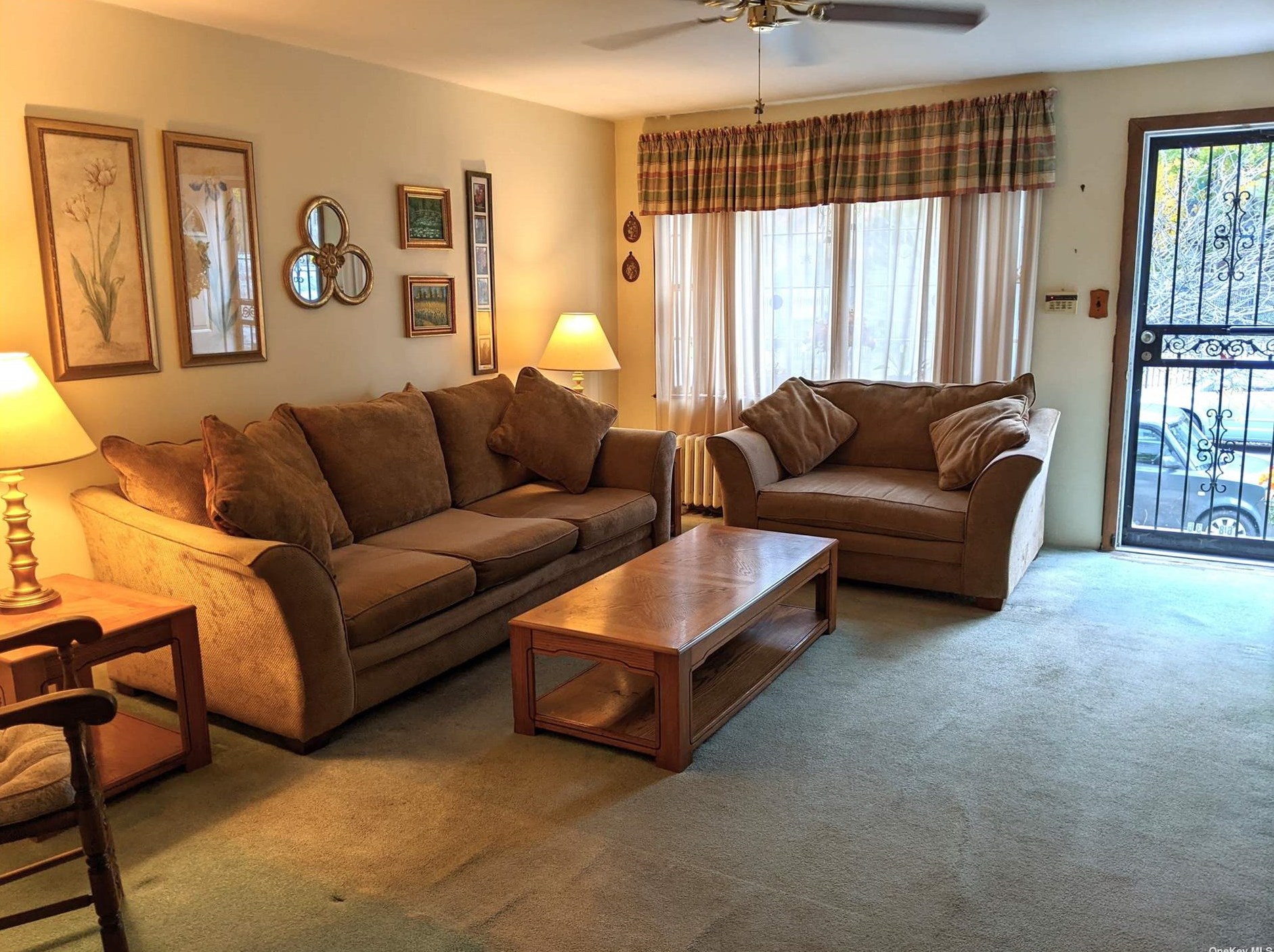 68-36 65th Pl, Flushing, NY 11385-3781