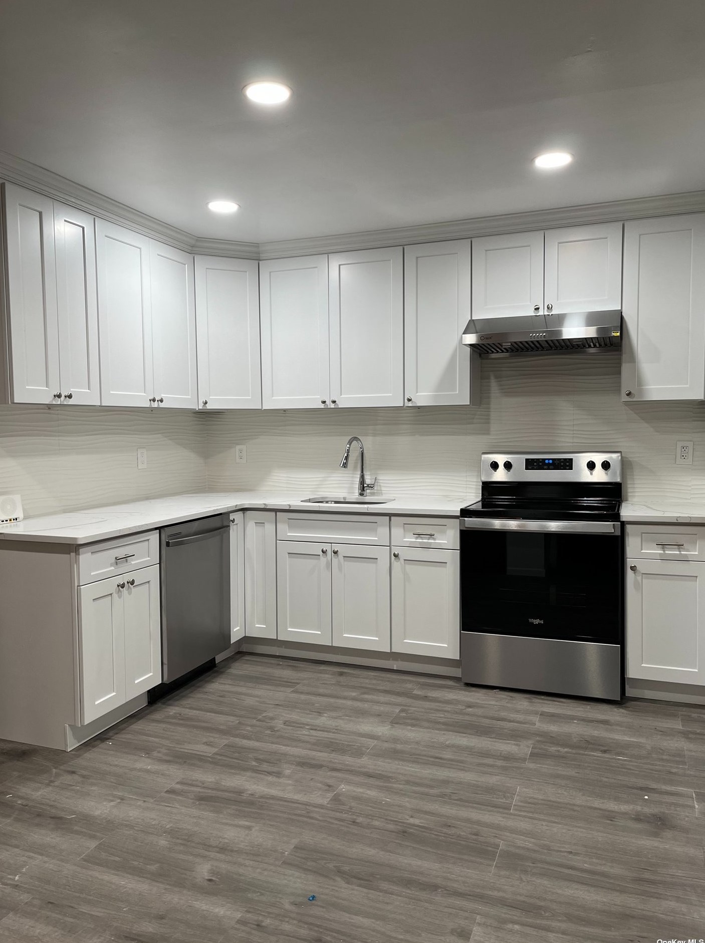 27 Bobolink Ln, Plainedge NY  11756-2121 exterior