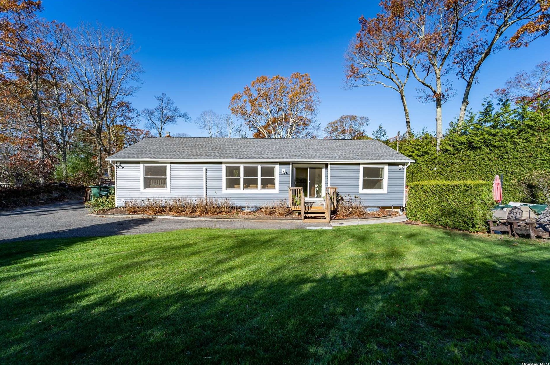 1675 Noyack Rd, South Hampton, NY 11968-1428