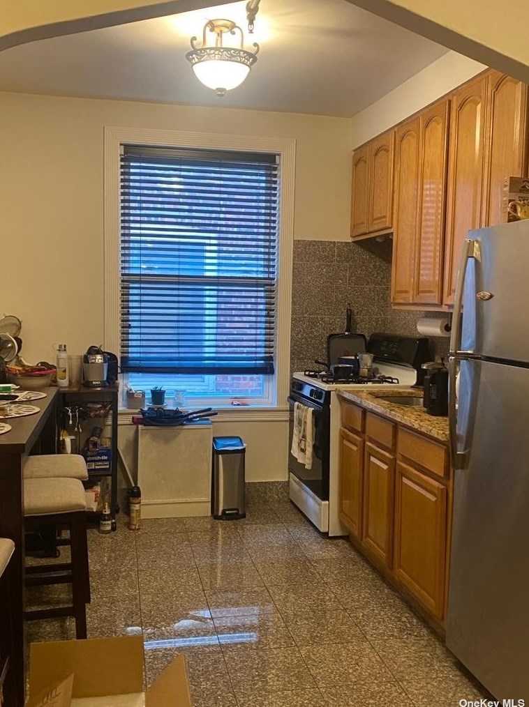 33-42 28th St ##3, Long Island City, NY 11106