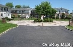 413 Kensington Ln, Bethpage, NY 11714