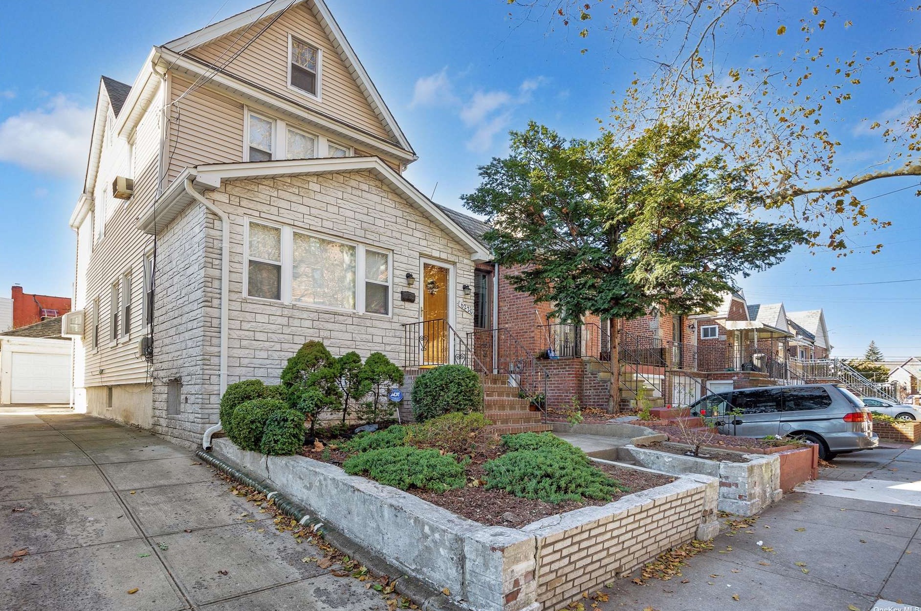 62-20 84th St, Flushing, NY 11379-1605