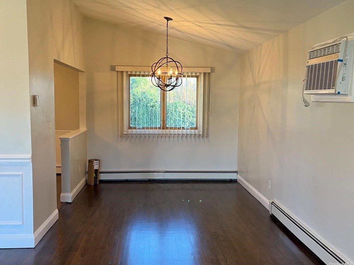 183 W 18th St, Deer Park, NY 11729