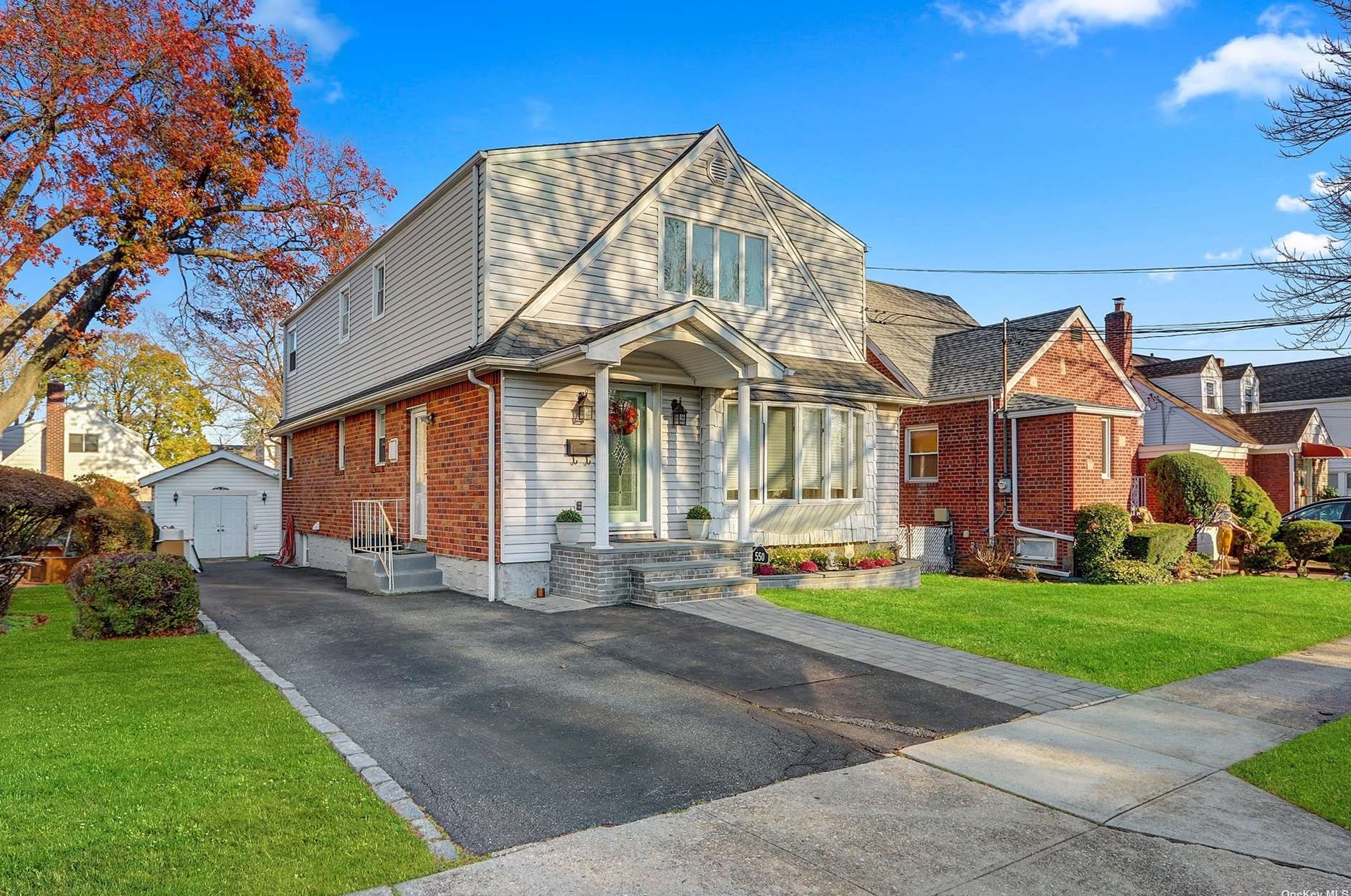 550 N 2nd St, New Hyde Park, NY 11040