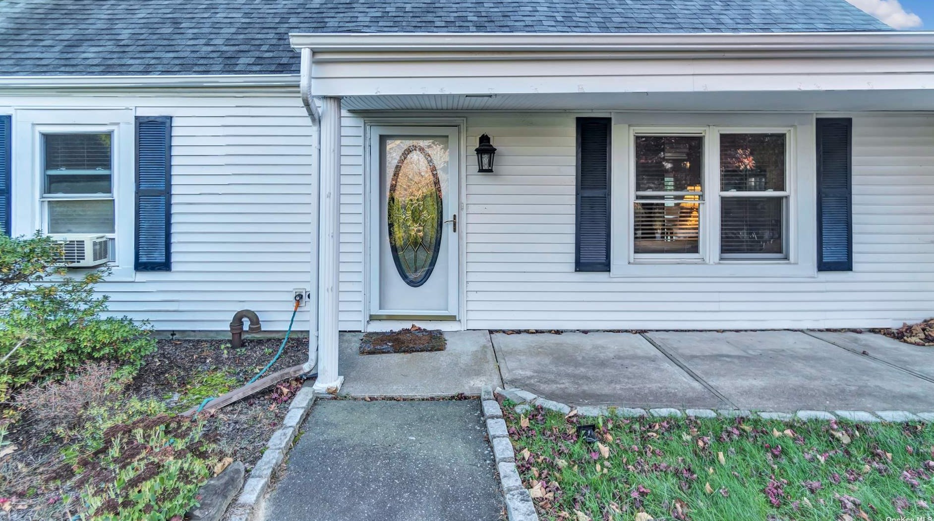 3 Meadowgrass Ln, South Hampton, NY 11968