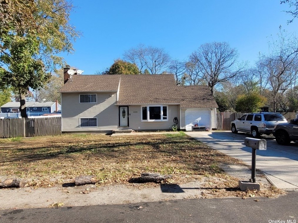 1533 Ferndale Blvd, Central Islip, NY 11722
