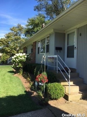 6 Brook Path, Hicksville NY  11803-3710 exterior
