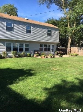 6 Brook Path, Hicksville NY  11803-3710 exterior