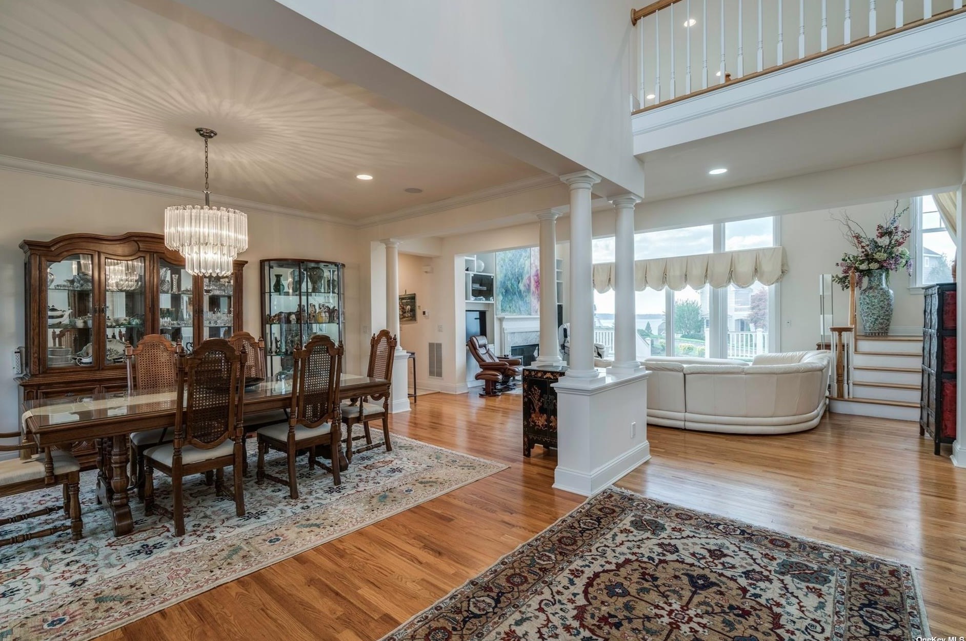 33 Pembroke Dr, Glen Cove, NY 11542-1790